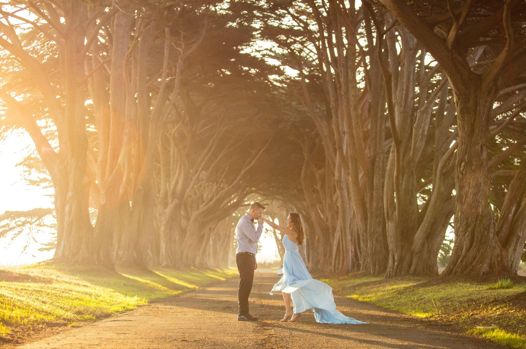 How to Coordinate Outfits for Stunning Engagement Photos